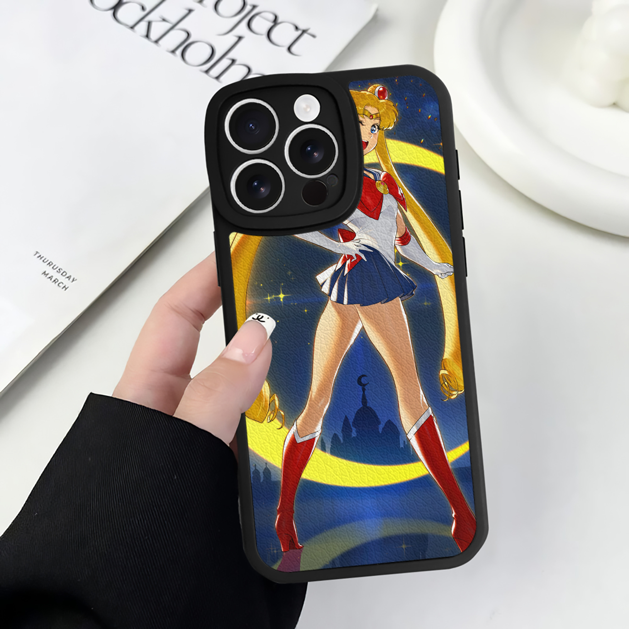 （画像用） 美少女戦士セーラームーン Sailor Moon 【iPhone 16シリーズ対応】シリコンスマホケース（レザー調） 材質：シリコン